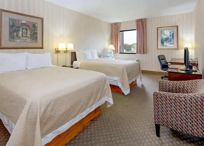 Days Inn & Suites By Wyndham Northwest Indianapolis