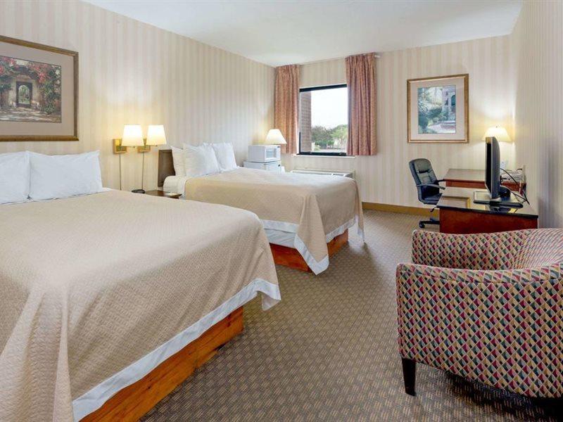 Days & By Wyndham Northwest Hotel 2*
