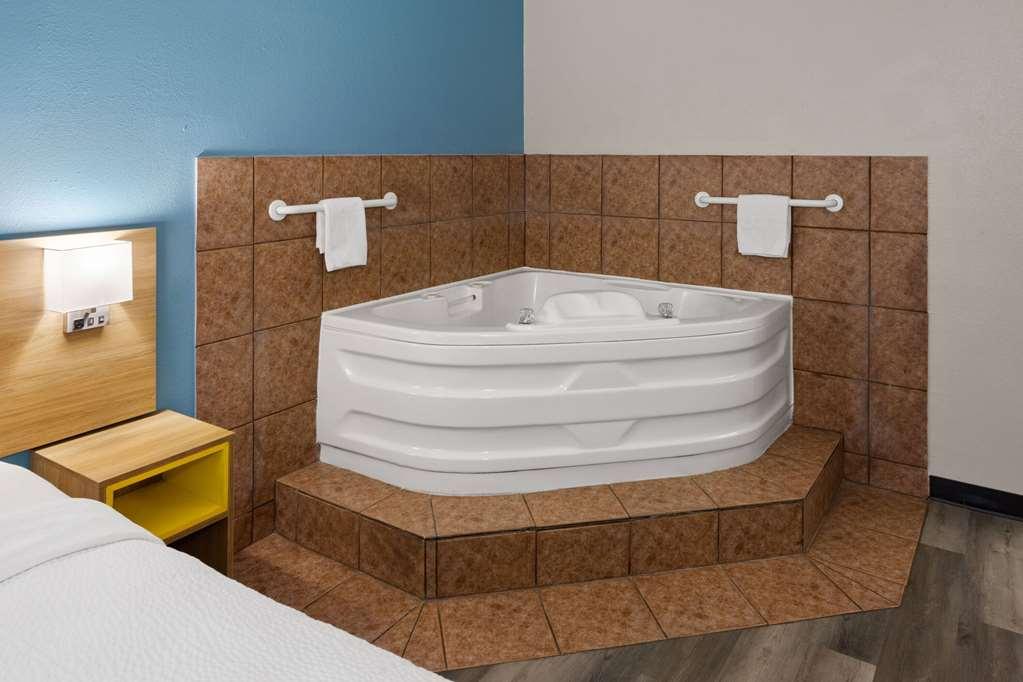 Days & By Wyndham Northwest