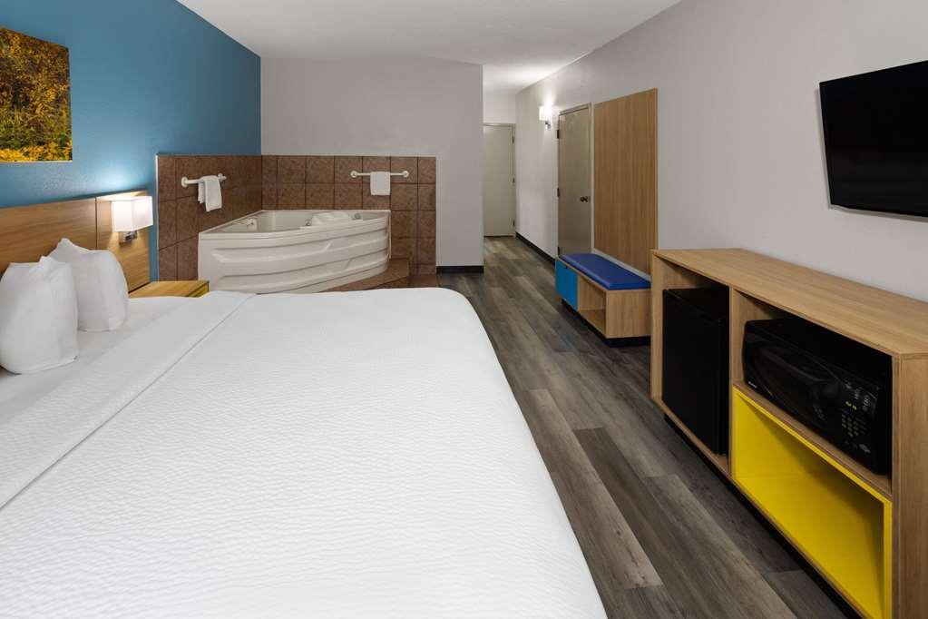 Hotel Days & By Wyndham Northwest Indianápolis