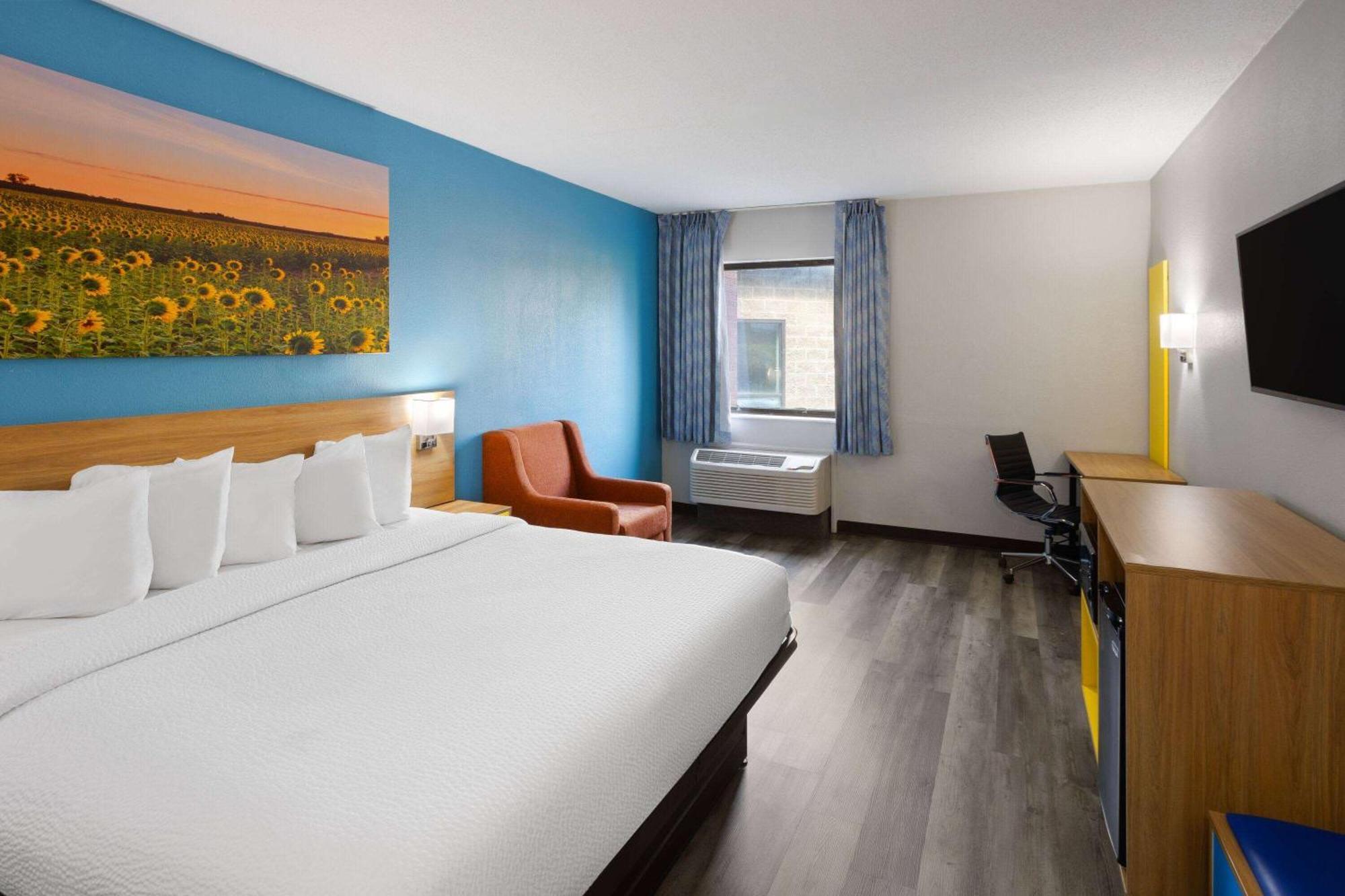 Days & By Wyndham Northwest