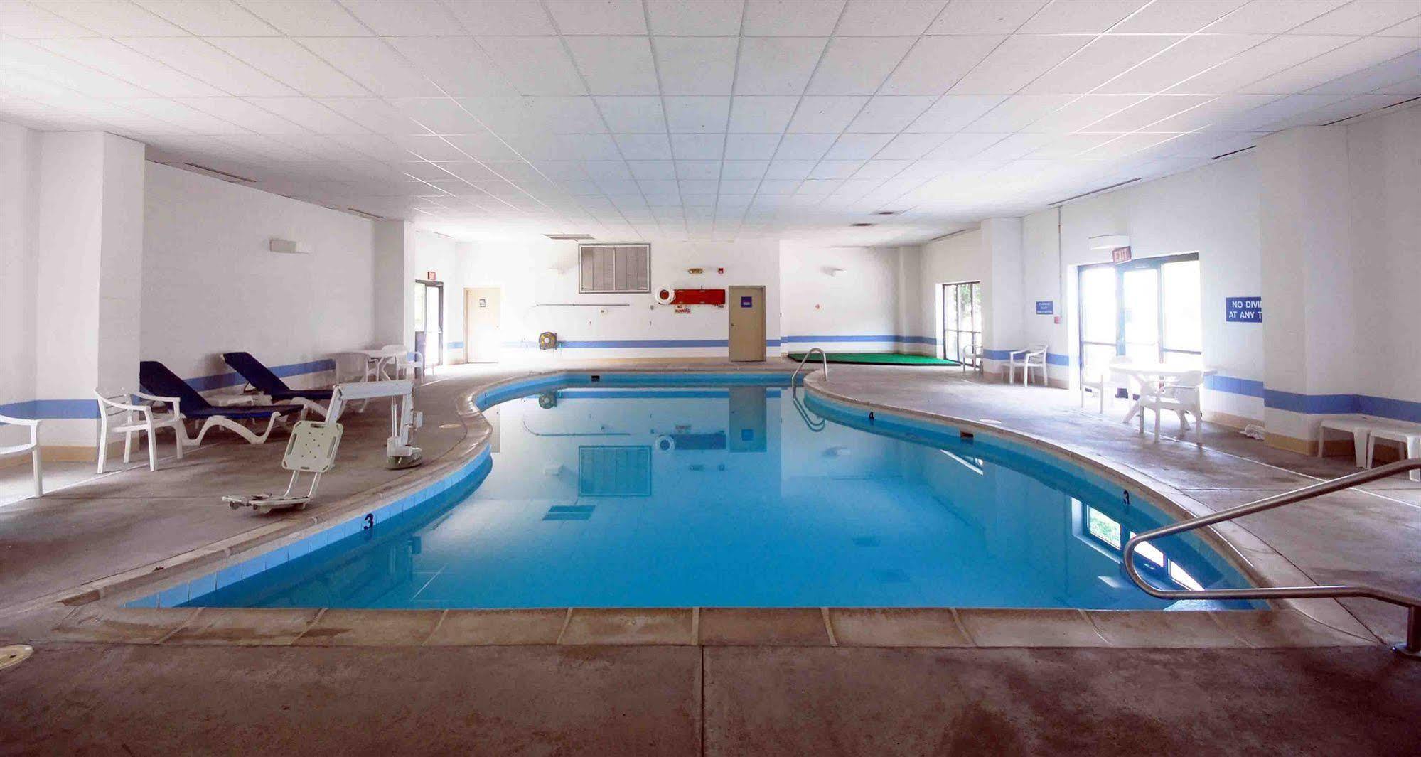 Days & By Wyndham Northwest Indianápolis