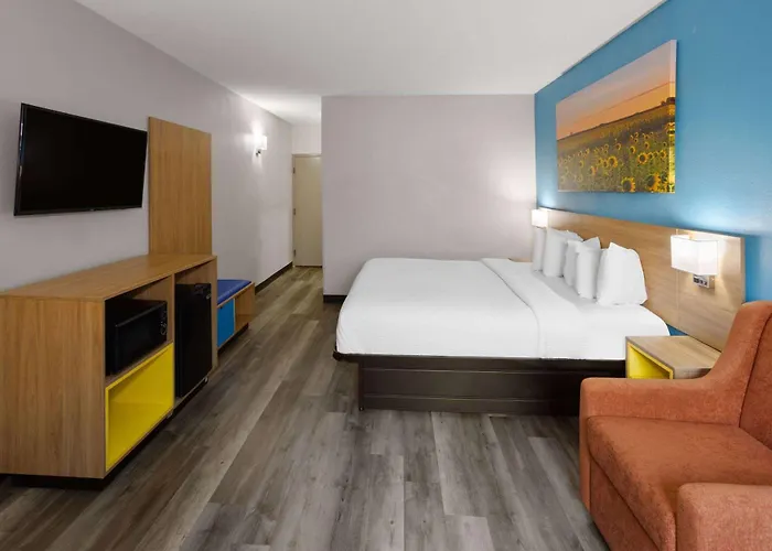 Days Inn & Suites By Wyndham Northwest Indianapolis