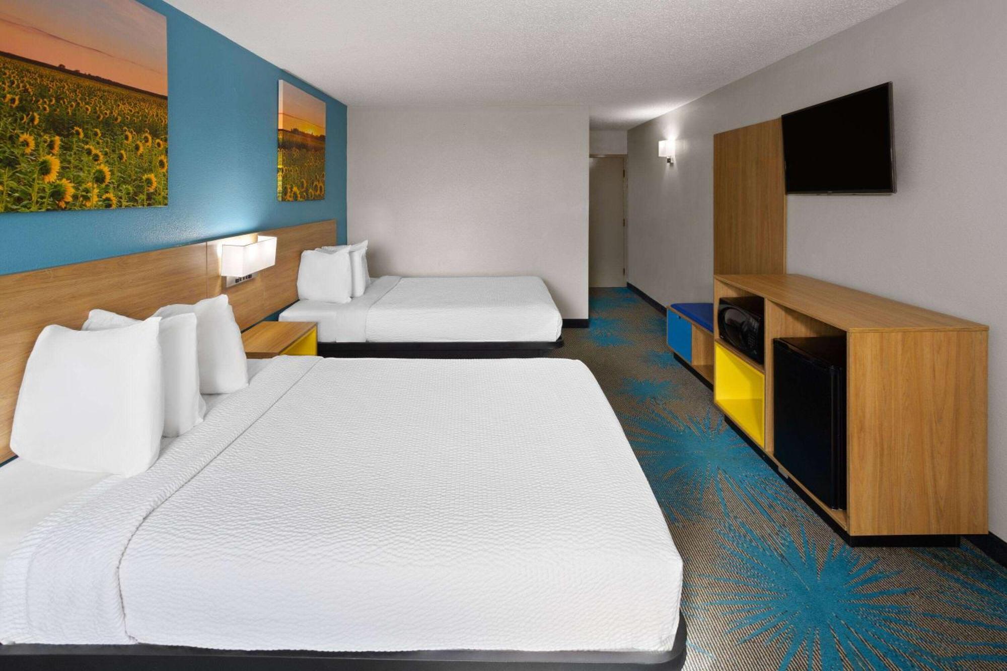 Hotel Days & By Wyndham Northwest 2*